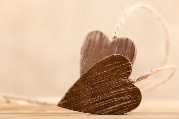 Tied wooden hearts free standing — Stock Photo, Image