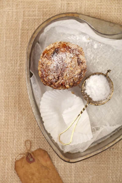 Zdravé muffin, dort zábaly a síto s moučkového cukru — Stock fotografie