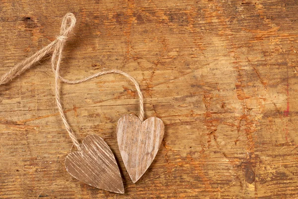 Tied wooned hearts on old wood — Stock Photo, Image