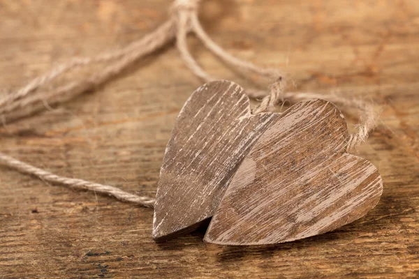 Gebonden wooned hart op oud hout — Stockfoto