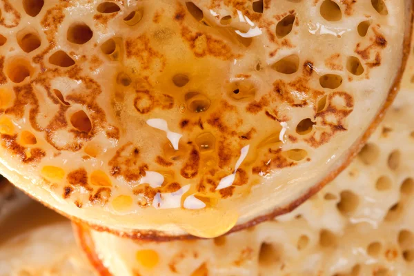 British toasted crumpet with honey — Stock Photo, Image