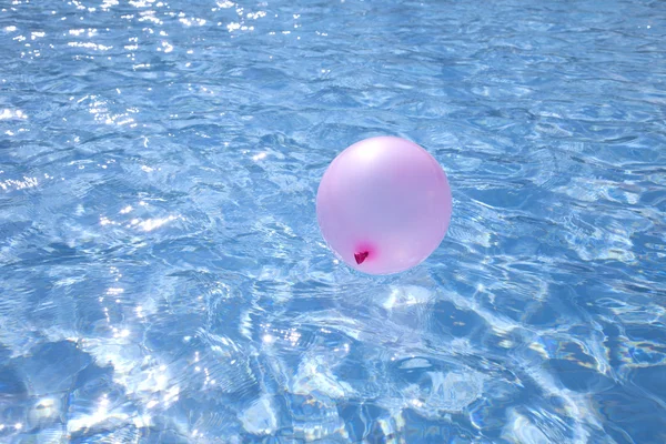 Air baloon floating on blue glittering water — Stock Photo, Image