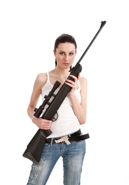 Mulher bonita segurando um rifle sniper — Fotografia de Stock
