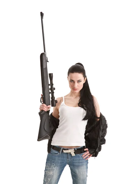 Jeune femme sexy avec un fusil de sniper . — Photo