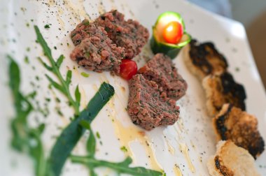 çiğ balık ve ekmek