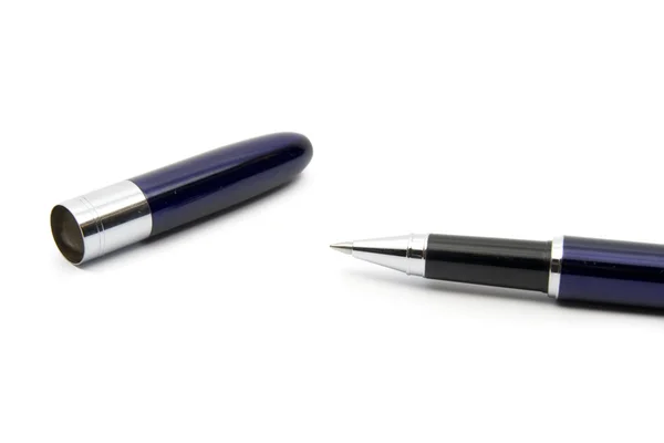 Синяя ручка на белом фоне — стоковое фото