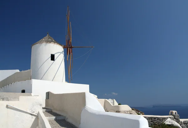 Windmühle in oia (santorini)) — Stockfoto
