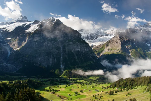 在阿尔卑斯山，瑞士 schreckhorn — 图库照片