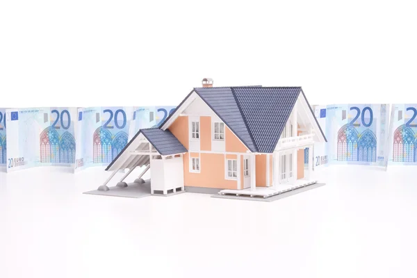 Dinheiro e casa — Fotografia de Stock