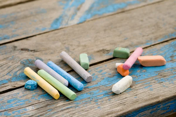 Stock image Coloured pieces of chalk on the board