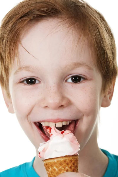 Niño con helado — Foto de Stock