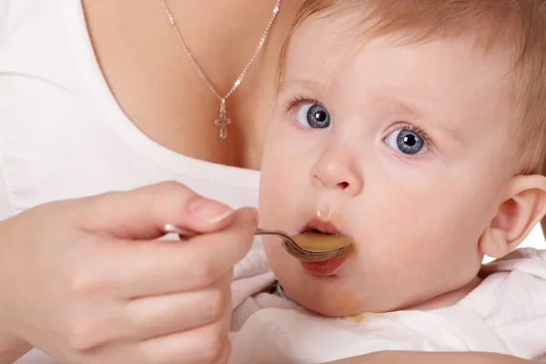 Alimentación del niño —  Fotos de Stock