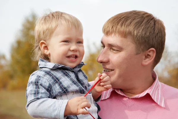 Kid and Dad — Stock Photo, Image