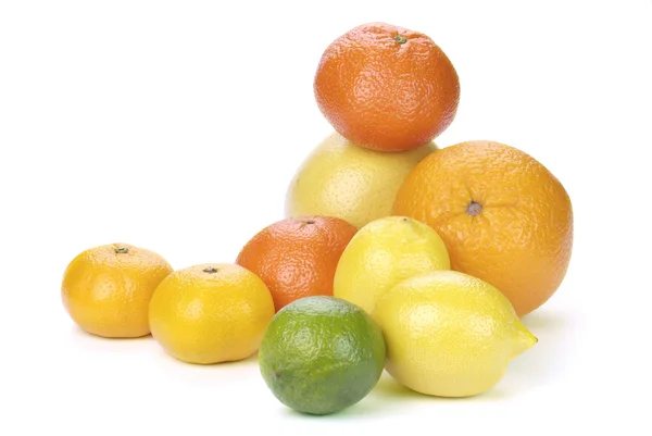 カラフルな柑橘系の果物のミックス — ストック写真