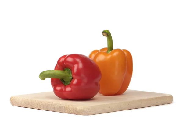 Kleurrijke paprika's op het bord — Stockfoto