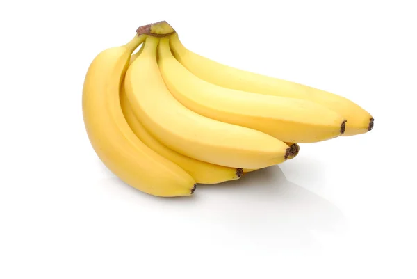 Ramo de plátanos maduros aislados en blanco — Foto de Stock