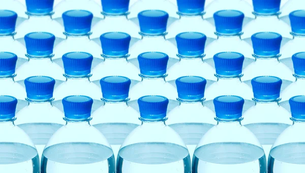 Fundo plástico garrafa de água mineral — Fotografia de Stock