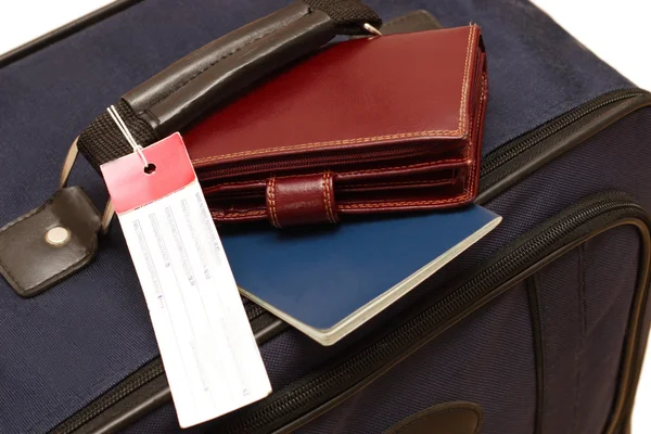 Набор для путешествий - чемодан, паспорт и бумажник — стоковое фото
