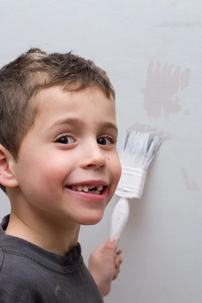 Boy painting a wall — Stock Photo, Image