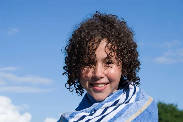 Retrato de niña con toalla Imágenes de stock libres de derechos