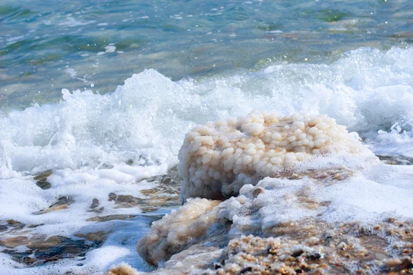 Primer plano de cristales de sal en el Mar Muerto — Foto de Stock