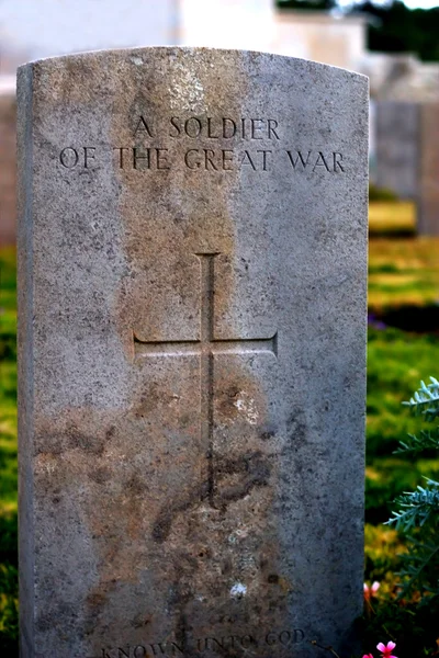 Могила солдата войны — стоковое фото