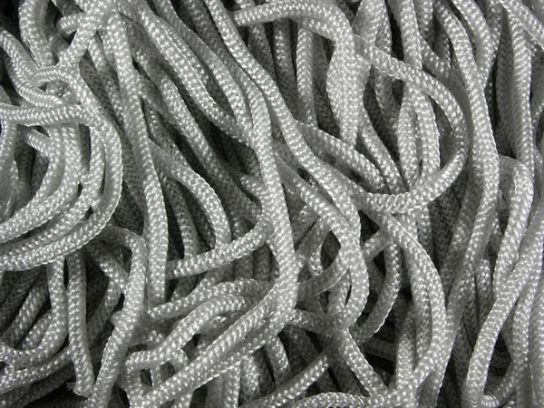 È un sacco di corde di colore grigio e argenteo — Foto Stock