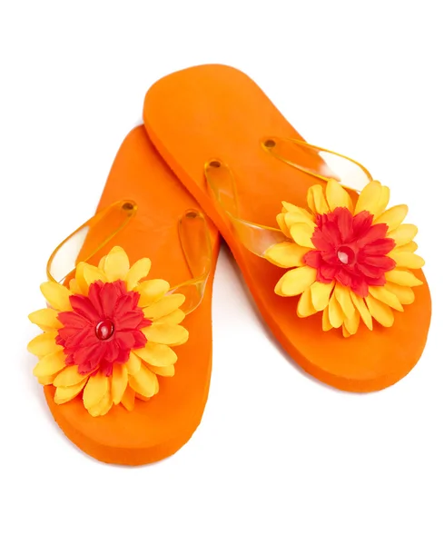 Orangefarbene Flipflops mit Blumen — Stockfoto