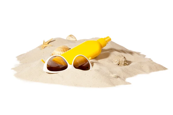Strand concept met stapel zand — Stockfoto