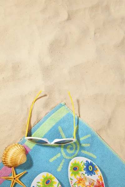 Παραλία έννοια με πετσέτα — Φωτογραφία Αρχείου