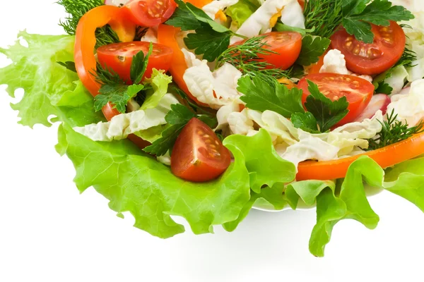 Ensalada de verduras saludables con lechuga, pimiento naranja, tomates y —  Fotos de Stock