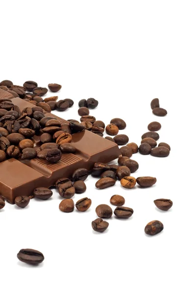 Melk chocolade en koffie bonen — Stockfoto