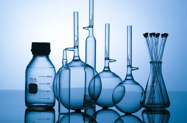 Pojemniki szklane laboratorium chemiczne — Zdjęcie stockowe