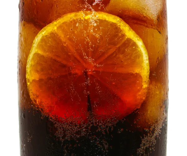Koud drankje van cola met citroen — Stockfoto