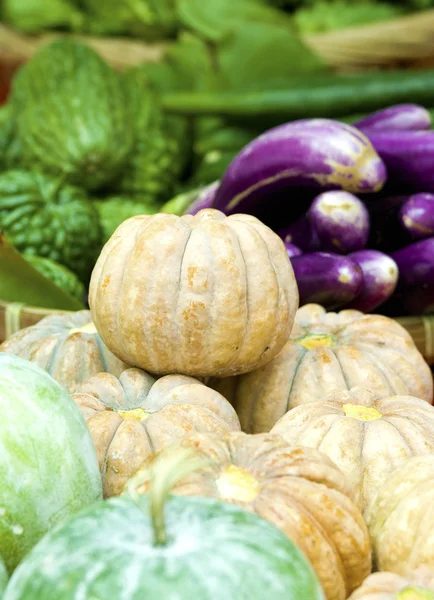 Verduras ecológicas en el mercado — Foto de Stock
