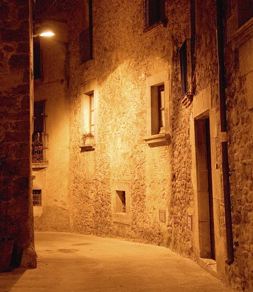Středověká ulička tma v noci — Stock fotografie
