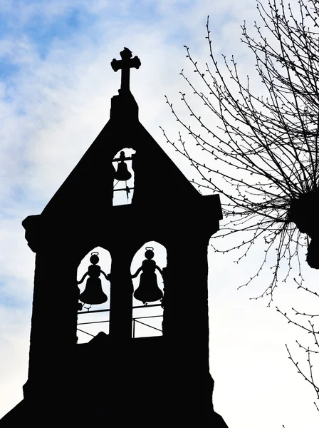 Silhueta de uma torre de campanário de igreja — Fotografia de Stock