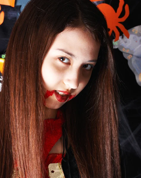 Alkotják, mint egy vámpír a halloween lány할로윈 뱀파이어로 만든 여자 — 스톡 사진