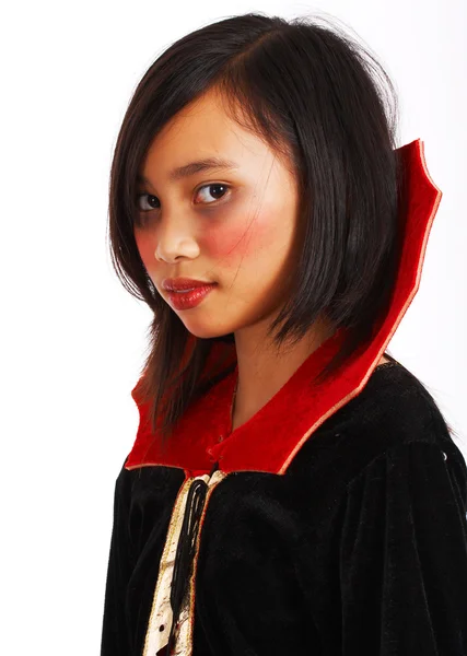 Traje de vampiro em uma jovem garota — Fotografia de Stock