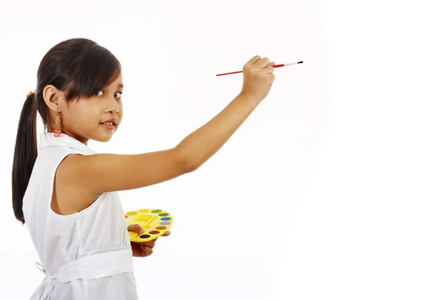 Chica pintando en un tablero en blanco —  Fotos de Stock