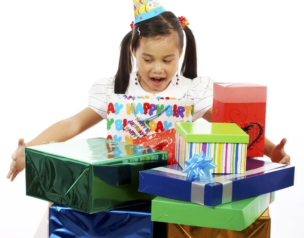 Dívka buzený dostávají hodně dárků — Stock fotografie