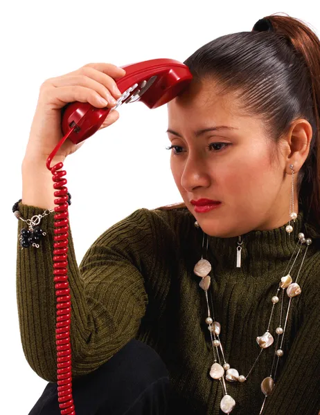 Mulher recebendo telefonema angustiante — Fotografia de Stock