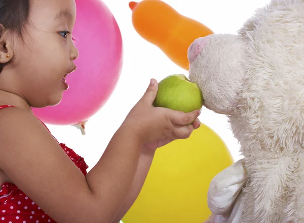Kid Feeding Her Teddy An Apple — Stock Photo, Image