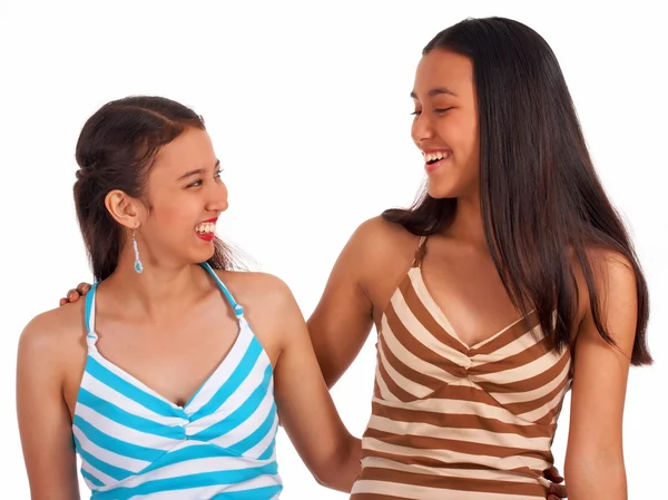 Twee vrouwelijke vrienden lachen — Stockfoto