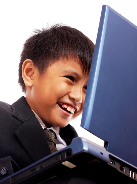Niño divirtiéndose en el ordenador — Foto de Stock