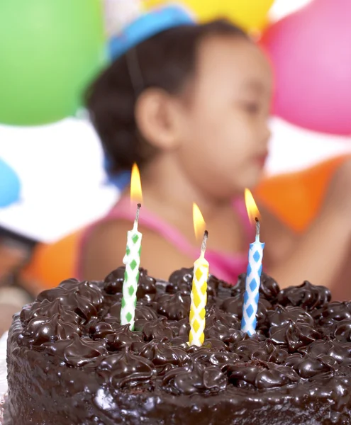 Chocolade cake voor een 3 jaar oud — Stockfoto