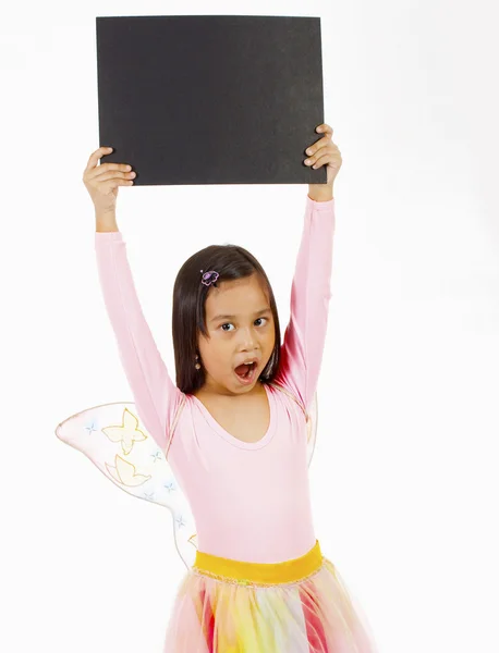 Kız boş bir tahtayı holding — Stok fotoğraf