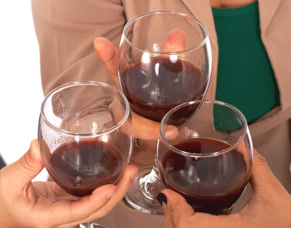 Celebrando con una copa de vino —  Fotos de Stock