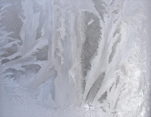 El patrón helado sobre el cristal - la textura natural invernal —  Fotos de Stock