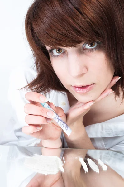 Girl ready to sniff up cocain — Stock Photo, Image